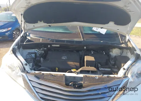 2015 Toyota Sienna Xle Premium 8 Passenger from USA, damaged, VIN 5TDYK3DC1FS675011